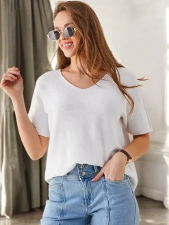 Swetry^Royalfashion Cienki damski sweterek z krótkimi rękawami biały