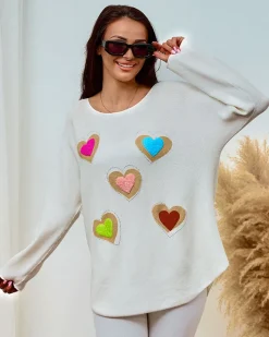 Swetry^Royalfashion Cienki damski sweterek z serduszkami biały