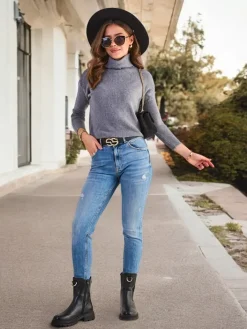 Swetry^Royalfashion Cienki damski sweterek z golfem gołębi szary