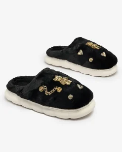 Kapcie^Royalfashion Czarne damskie futrzane kapcie z ozdobami Erserra czarny