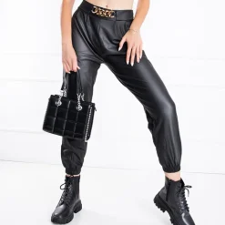 Eko Skórzane^Royalfashion Czarne ocieplane damskie spodnie joggery eko- skóra