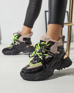 Śniegowce|Ocieplane^Royalfashion Czarne sportowe buty damskie z futerkiem i neonowymi żółtymi sznurówkami Adbo czarny