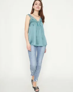 Bluzki / Koszule / Koszulki^Royalfashion Damska koszulka na koronkowych ramiączkach w kolorze ciemnom zielony