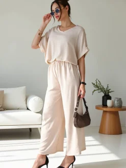 Komplety Damskie^Royalfashion Damski komplet casualowy z bluzką z krótkim rękawem i szerokimi spodniami Jasny beż