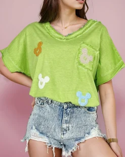 Bluzki / Koszule / Koszulki^Royalfashion Damski t-shirt z naszywkami zielony