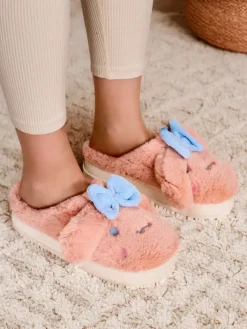 Kapcie^Royalfashion Damskie futrzane kapcie z kokardką Savos różowy