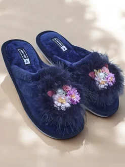 Kapcie^Royalfashion Damskie futrzane kapcie z kwiatami Ederra Granatowy