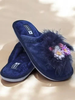 Kapcie^Royalfashion Damskie futrzane kapcie z kwiatami Ederra Granatowy