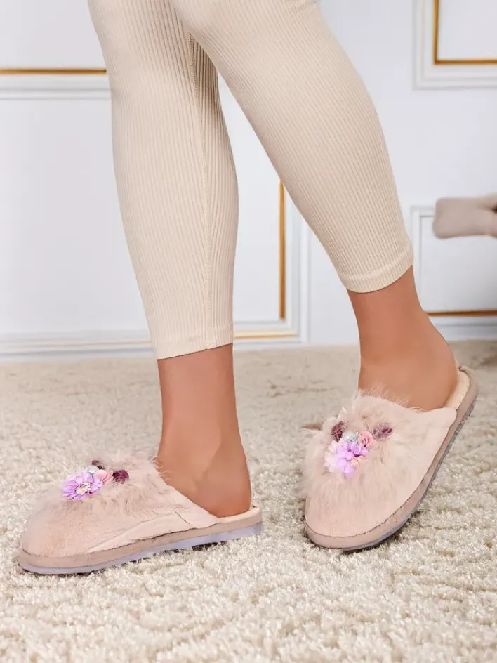 Kapcie^Royalfashion Damskie futrzane kapcie z kwiatami Ederra jasny brązowy