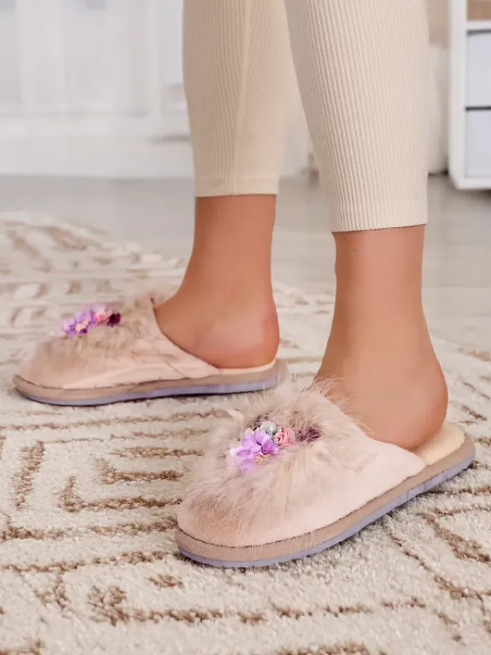 Kapcie^Royalfashion Damskie futrzane kapcie z kwiatami Ederra jasny brązowy
