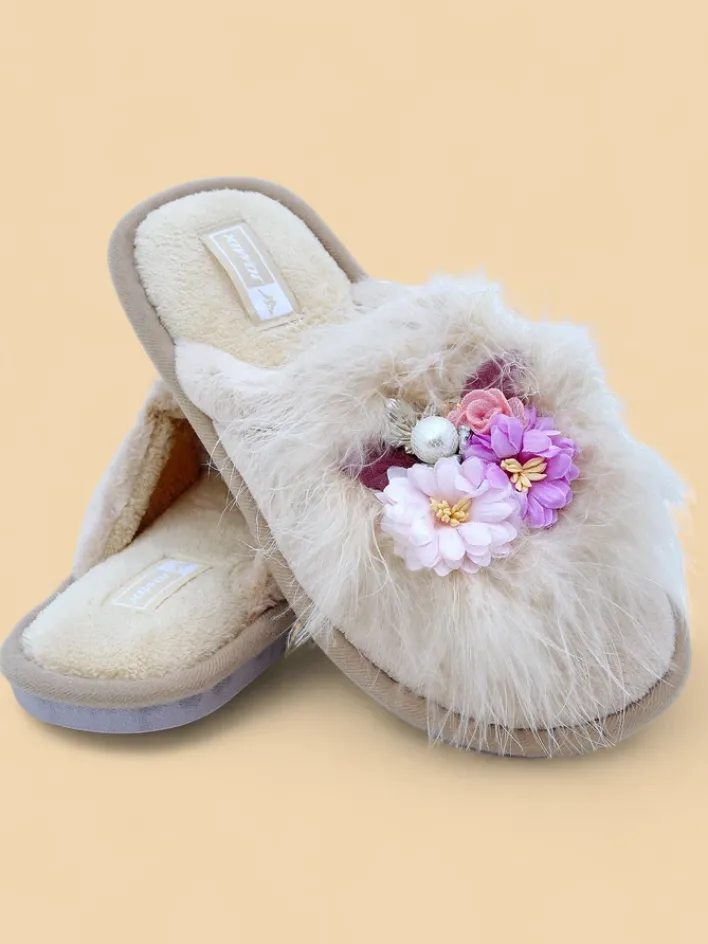 Kapcie^Royalfashion Damskie futrzane kapcie z kwiatami Ederra jasny brązowy