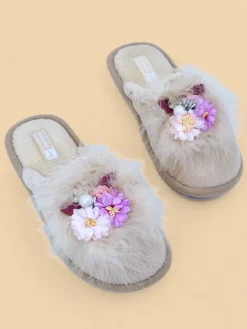 Kapcie^Royalfashion Damskie futrzane kapcie z kwiatami Ederra jasny brązowy