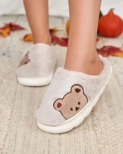 Kapcie^Royalfashion Damskie futrzane kapcie z misiem w kolorze jasnoszarym Fetemes Jasny szary