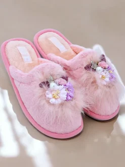 Kapcie^Royalfashion Damskie futrzane kapcie z kwiatami Ederra różowy
