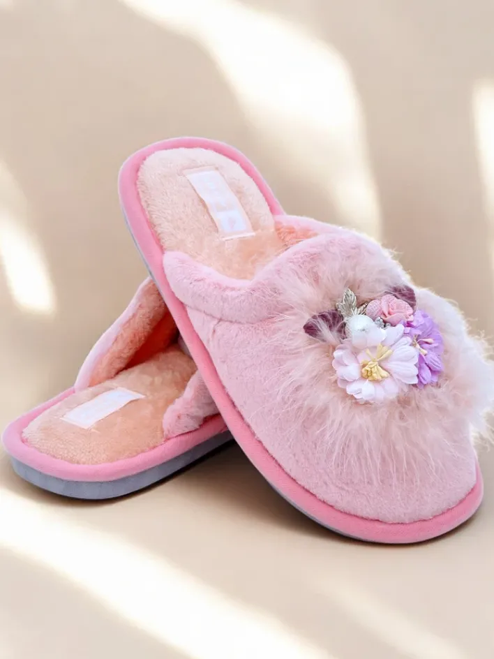 Kapcie^Royalfashion Damskie futrzane kapcie z kwiatami Ederra różowy