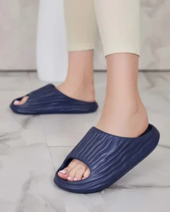 Klapki Płaskie^Royalfashion Damskie klapki gumowe Magged Granatowy