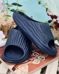 Klapki Płaskie^Royalfashion Damskie klapki gumowe Magged Granatowy