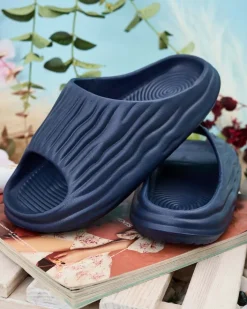 Klapki Płaskie^Royalfashion Damskie klapki gumowe Magged Granatowy