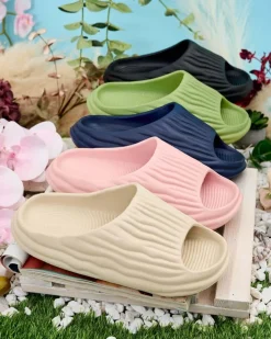 Klapki Płaskie^Royalfashion Damskie klapki gumowe Magged Granatowy