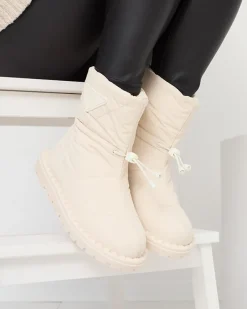 Śniegowce^Royalfashion Damskie owe pikowane buty a'la śniegowce na płaskiej podeszwie Ferri krem