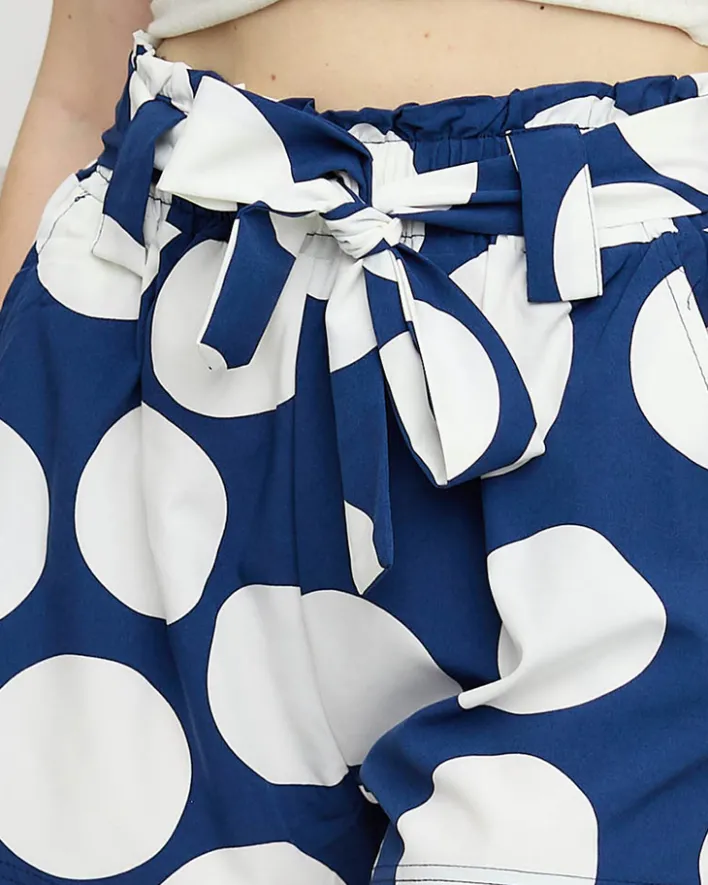 Szorty|Krótkie Spodenki^Royalfashion Damskie materiałowe granatowe krótkie spodenki w duże groszki Granatowy