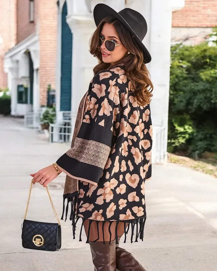 Swetry|Kurtki / Marynarki / Płaszcze^Royalfashion Damskie ponczo z printem jasny brązowy