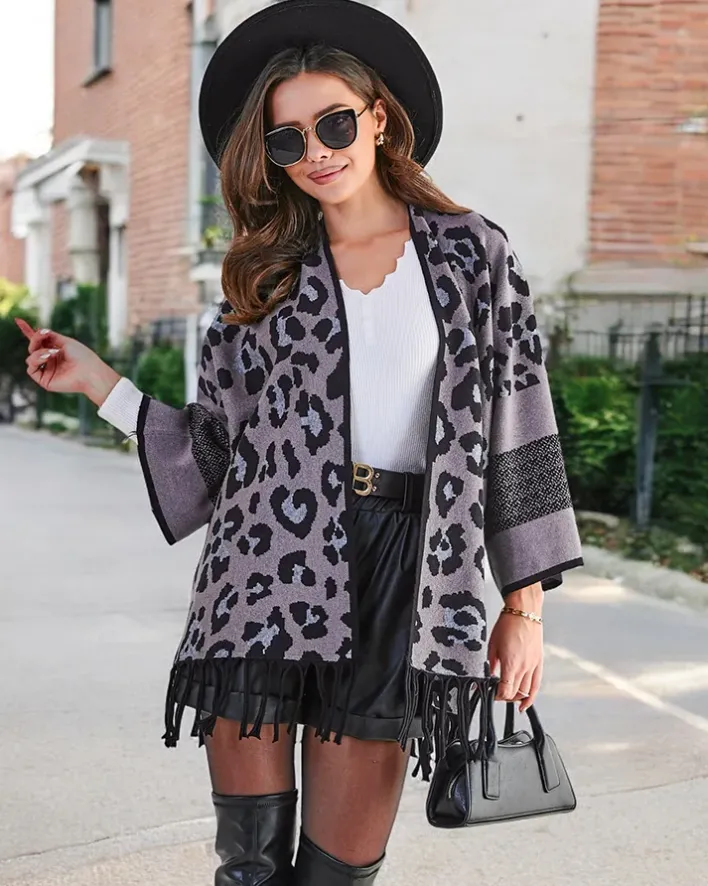 Swetry|Kurtki / Marynarki / Płaszcze^Royalfashion Damskie ponczo z printem gołębi szary