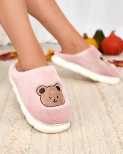 Kapcie^Royalfashion Fioletowo - różowe damskie futrzane kapcie z misiem Hettres Jasnoróżowy