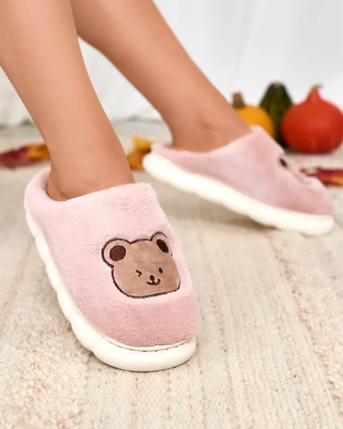 Kapcie^Royalfashion Fioletowo - różowe damskie futrzane kapcie z misiem Hettres Jasnoróżowy