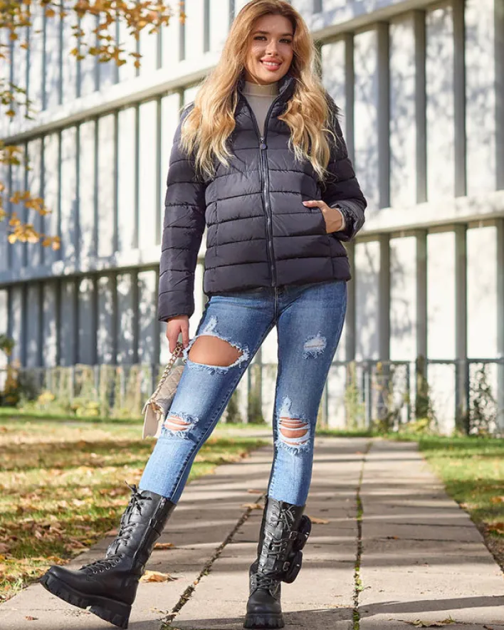 Kurtki / Marynarki / Płaszcze^Royalfashion Granatowa damska kurtka pikowana z kapturem i futerkiem Granatowy