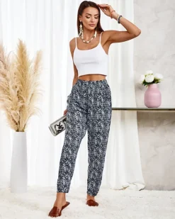 Plus Size|Spodnie Materiałowe^Royalfashion Granatowe damskie spodnie materiałowe z białymi kwiatami PLUS SIZE Granatowy