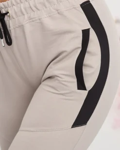 Spodnie Dresowe^Royalfashion Jasnoszare damskie spodnie dresowe z czarnymi wstawkami Jasny szary