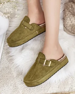 Kapcie^Royalfashion Kapcie damskie z kożuszkiem i klamrą Kajis zielony