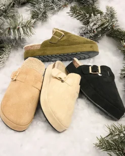 Kapcie^Royalfashion Kapcie damskie z kożuszkiem i klamrą Kajis zielony