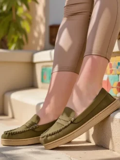 Mokasyny Na Płaskiej Podeszwie^Royalfashion Klasyczne damskie mokasyny Carollese zielony