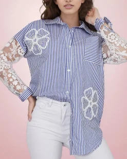 Bluzki / Koszule / Koszulki^Royalfashion Koszula damska w paski z koronką Granatowy