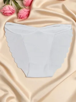 Figi^Royalfashion Laserowo cięte Majtki damskie typu figi z ozdobnymi paseczkami Edge Chic biały