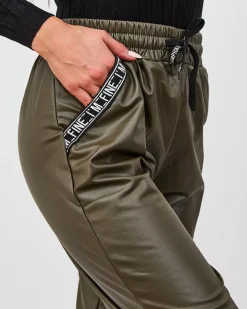 Eko Skórzane^Royalfashion Luźne spodnie damskie eko skórzane w kolorze khaki