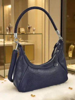 Małe Torebki^Royalfashion Mała damska torebka z eko skóry z ozdobnym paseczkiem Lacquea Granatowy