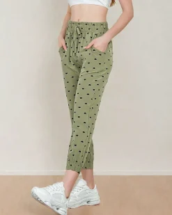 Spodnie Materiałowe^Royalfashion Materiałowe spodnie damskie w serduszka zielony