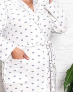 Szlafroki|Plus Size^Royalfashion Miękki biały damski szlafrok w serduszka PLUS SIZE