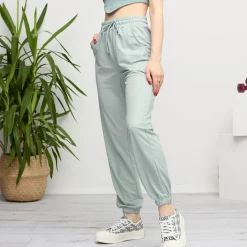 Spodnie Dresowe^Royalfashion Miętowe dresy damskie z naszywką zielony