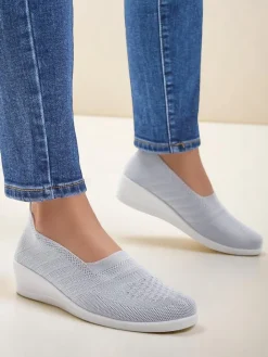 Mokasyny Na Obcasie^Royalfashion Mokasyny damskie na niskim koturnie Epoles Jasny szary