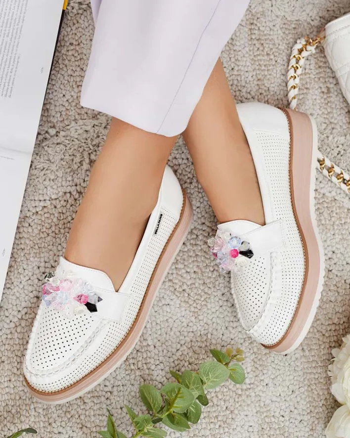 Półbuty|Mokasyny Na Płaskiej Podeszwie^Royalfashion Mokasyny z kolorowymi kamyczkami Restea biały