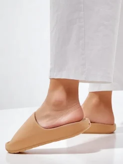 Klapki^Royalfashion Męskie gumowe klapki Izeld jasny brązowy