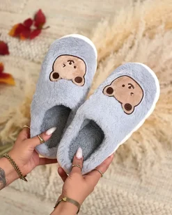 Kapcie^Royalfashion Niebieskie damskie futrzane kapcie z misiem Hettres Ecru