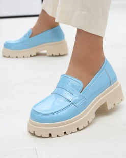 Półbuty|Mokasyny Na Płaskiej Podeszwie^Royalfashion Niebieskie lakierowane mokasyny damskie Noppel Ecru