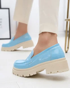 Półbuty|Mokasyny Na Płaskiej Podeszwie^Royalfashion Niebieskie lakierowane mokasyny damskie Noppel Ecru