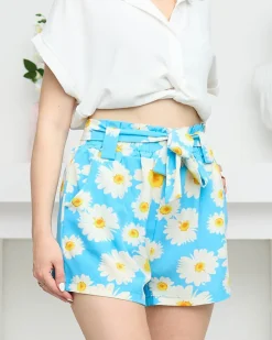 Szorty|Krótkie Spodenki^Royalfashion Niebieskie wzorzyste damskie materiałowe krótkie spodenki w kwiaty Ecru