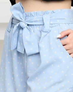 Szorty|Krótkie Spodenki^Royalfashion Niebieskie wzorzyste damskie materiałowe krótkie spodenki w kwiaty Ecru